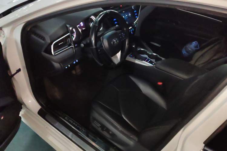 Used Toyota Camry 2019 Dual-Engine 2.5 HG Luxury Edition China V Standard Driver Seat