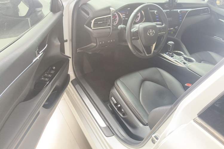Used Toyota Camry 2019 2.0G Luxury Edition China VI Standard Driver Seat