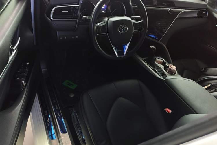 Used Toyota Camry 2019 Dual-Engine 2.5 HG Luxury Edition China VI Standard Driver Seat