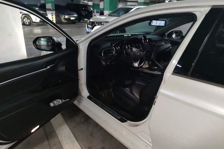 Used Toyota Camry 2019 Dual-Engine 2.5 HG Luxury Edition China VI Standard Driver Seat
