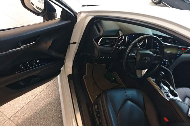 Used Toyota Camry 2019 Dual-Engine 2.5 HG Luxury Edition China VI Standard Driver Seat