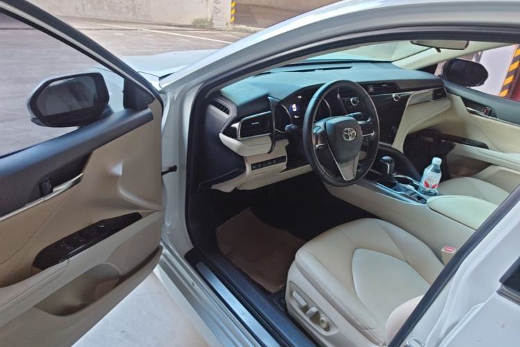 Used Toyota Camry 2019 Dual-Engine 2.5 HG Luxury Edition China VI Standard Driver Seat