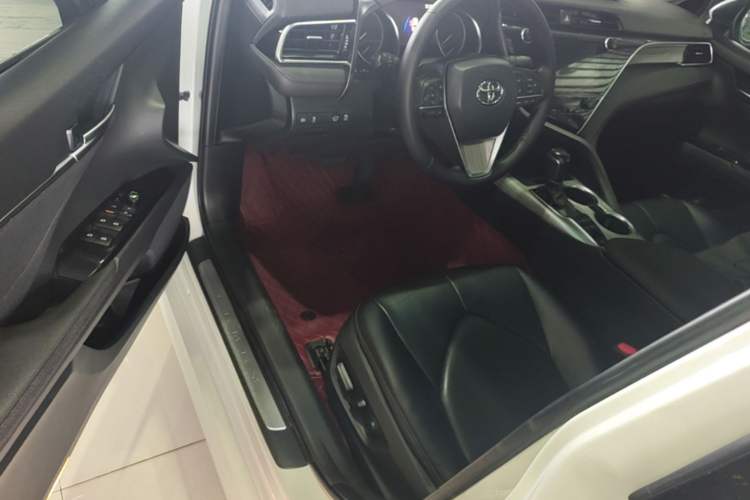 Used Toyota Camry 2019 Dual-Engine 2.5 HG Luxury Edition China VI Standard Driver Seat
