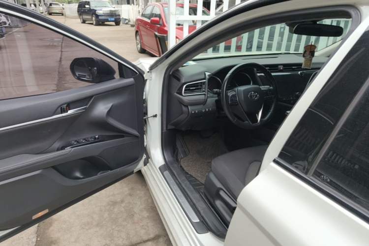 Used Toyota Camry 2019 2.0S FENGSHANG Version China VI Standard Driver Seat