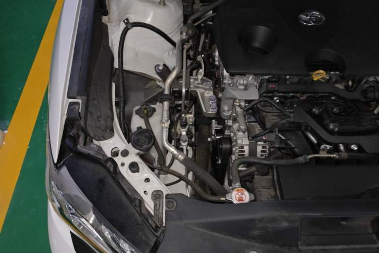 Used Toyota Camry 2019 2.0S FENGSHANG Version China VI Standard Engine Bay Right