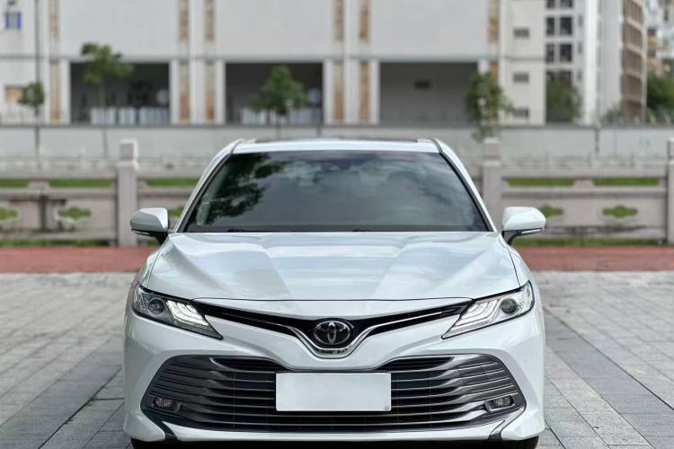 Used Toyota Camry 2019 Revised Version 2.0G Luxury Edition Exterior 1