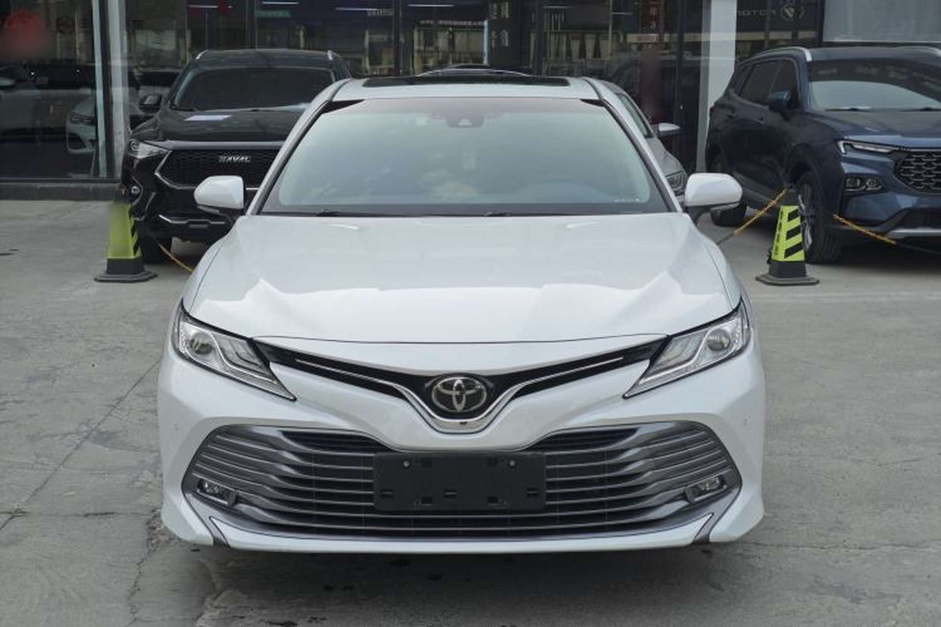 Used Toyota Camry 2019 Revised Version 2.0G Luxury Edition Exterior 1
