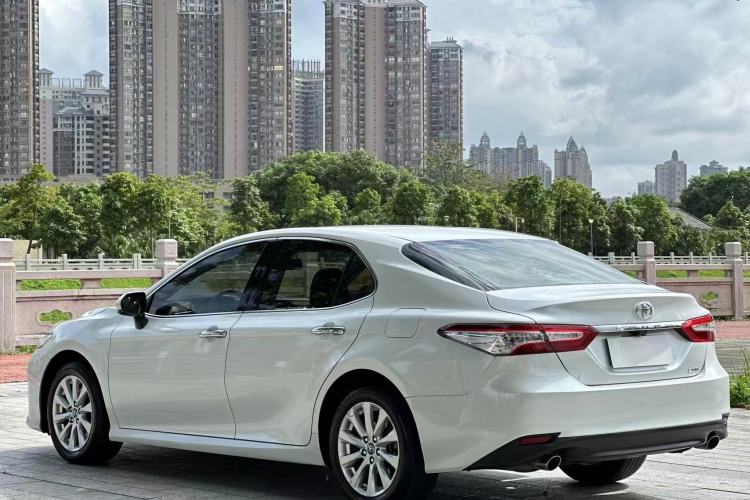 Used Toyota Camry 2019 Revised Version 2.0G Luxury Edition Exterior 3