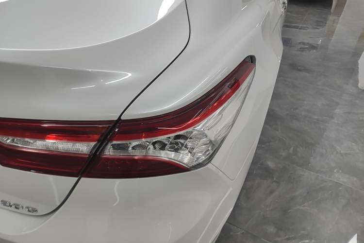Used Toyota Camry 2019 Revised Version 2.0G Luxury Edition Exterior 3