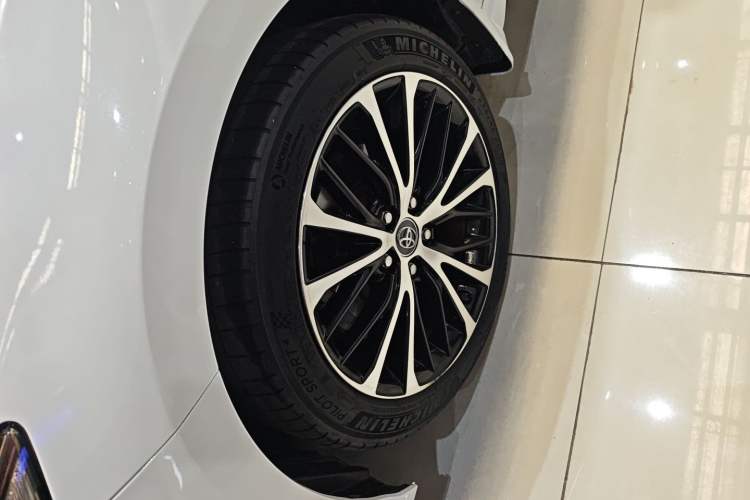 Used Toyota Camry 2019 2.5S FENGSHANG Version China VI Standard Exterior 4