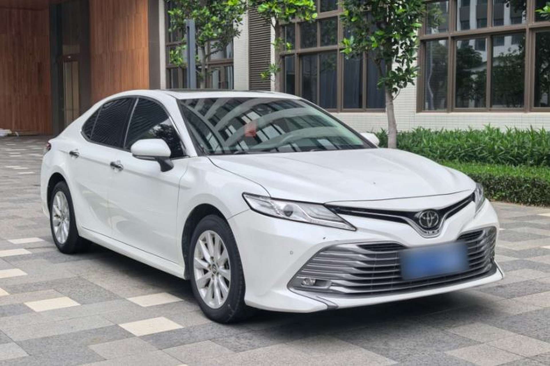 Used Toyota Camry 2019 Revised Version 2.0G Luxury Edition Exterior 4