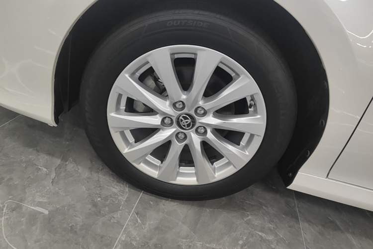Used Toyota Camry 2019 Revised Version 2.0G Luxury Edition Exterior 4
