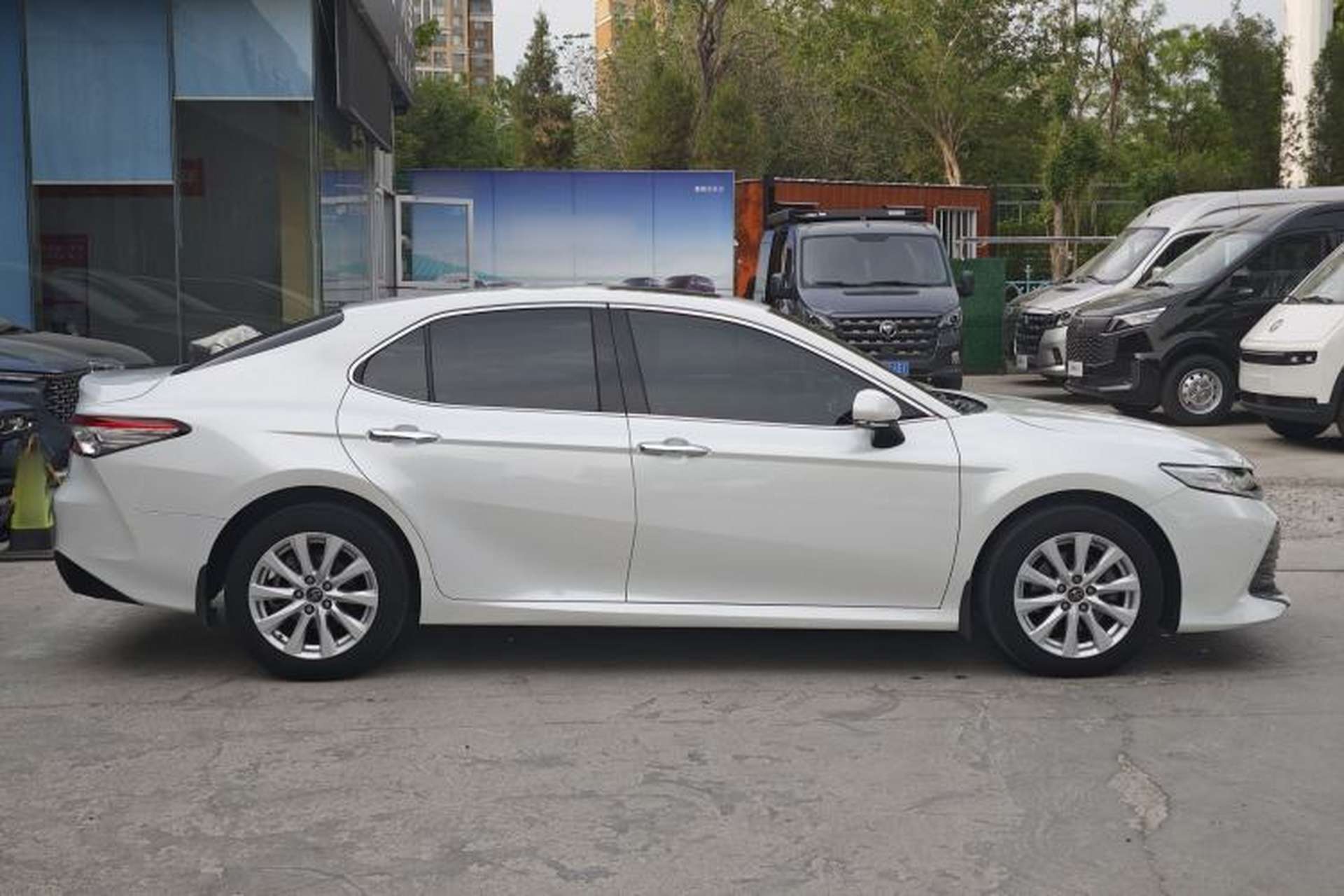 Used Toyota Camry 2019 Revised Version 2.0G Luxury Edition Exterior 4
