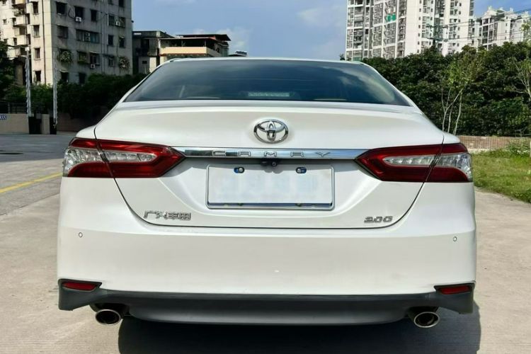 Used Toyota Camry 2019 Revised Version 2.0G Luxury Edition Exterior 5