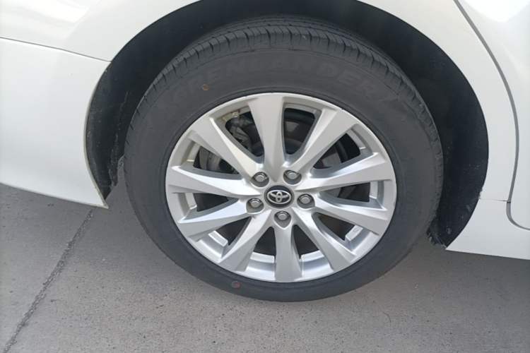 Used Toyota Camry 2019 Revised Version 2.0G Luxury Edition Exterior 5