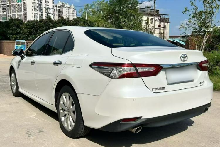 Used Toyota Camry 2019 Revised Version 2.0G Luxury Edition Exterior 7