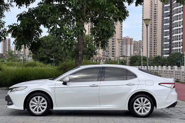 Used Toyota Camry 2019 Revised Version 2.0G Luxury Edition Exterior 8