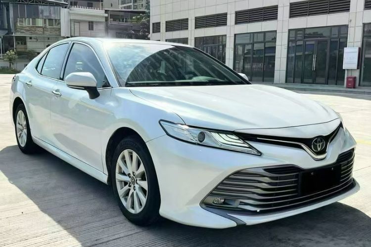 Used Toyota Camry 2019 Revised Version 2.0G Luxury Edition Exterior 8