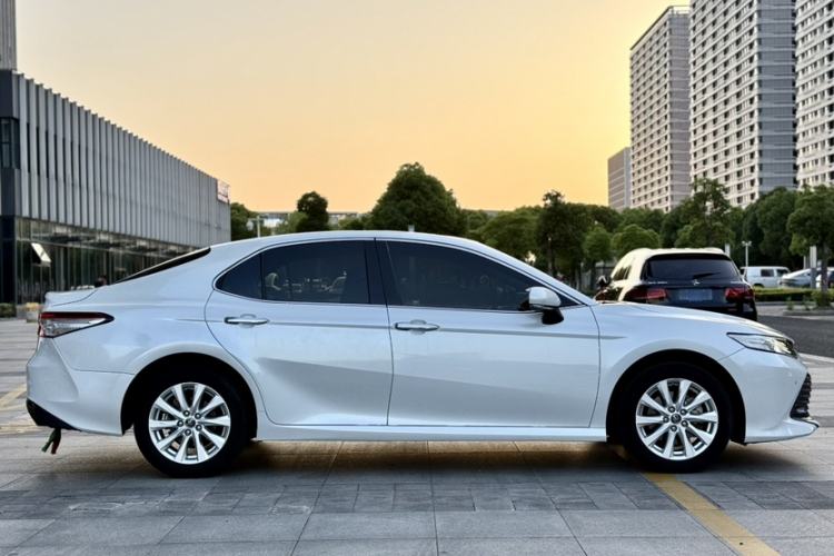 Used Toyota Camry 2019 2.0G Luxury Edition China VI Standard Exterior 9