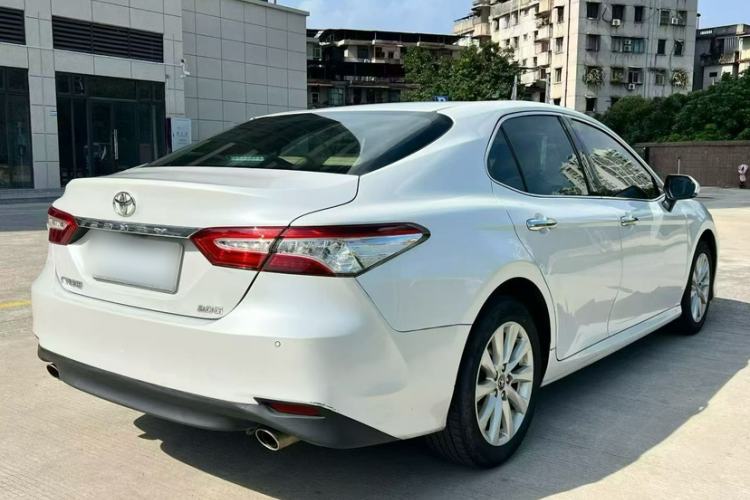 Used Toyota Camry 2019 Revised Version 2.0G Luxury Edition Exterior 9