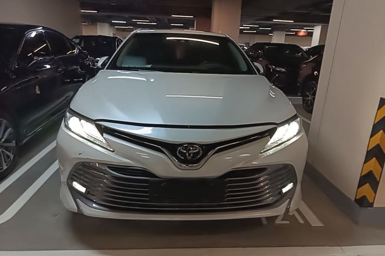 Used Toyota Camry 2019 Revised Version 2.0G Luxury Edition Front
