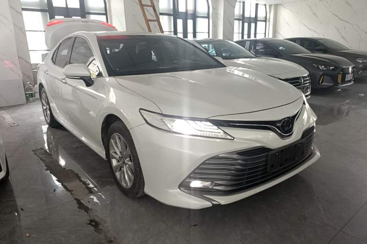 Used Toyota Camry 2019 Revised Version 2.0G Luxury Edition Front Right 45 Deg