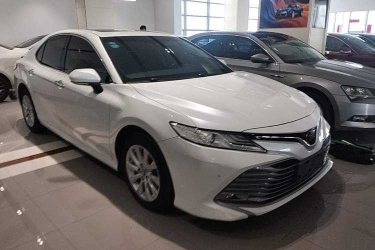 Used Toyota Camry 2019 2.0G Luxury Edition China VI Standard Front Right 45 Deg