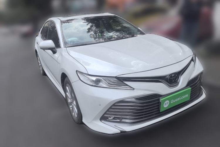 Used Toyota Camry 2019 Revised Version 2.0G Luxury Edition Front Right 45 Deg