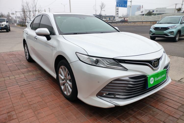 Used Toyota Camry 2019 Revised Version 2.0G Luxury Edition Front Right 45 Deg