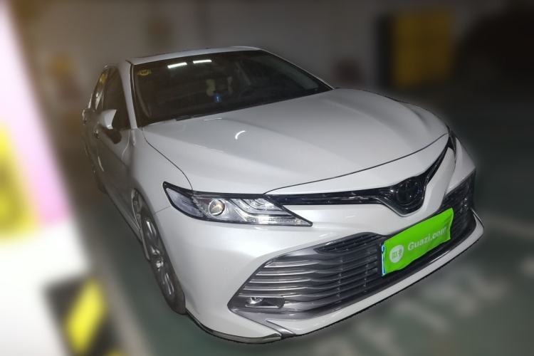 Used Toyota Camry 2019 Revised Version 2.0G Luxury Edition Front Right 45 Deg