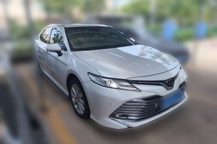 Used Toyota Camry 2019 Revised Version 2.0G Luxury Edition Front Right 45 Deg