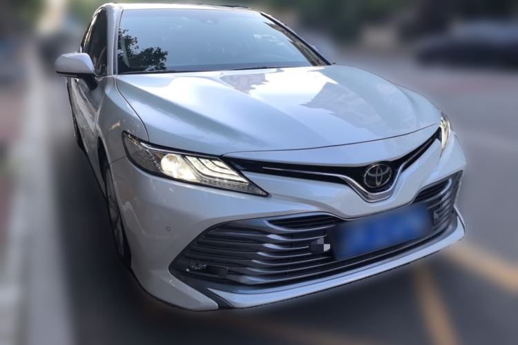 Used Toyota Camry 2019 Revised Version 2.0G Luxury Edition Front Right 45 Deg