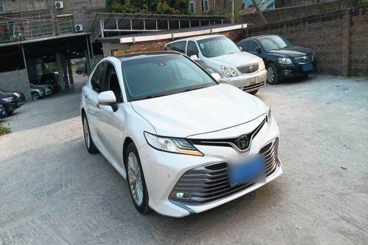 Used Toyota Camry 2019 Revised Version 2.5G Luxury Edition Front Right 45 Deg