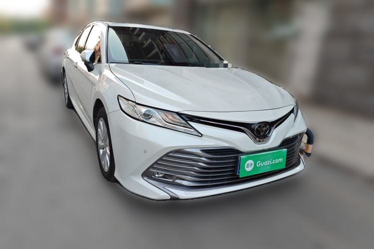 Used Toyota Camry 2019 Revised Version 2.0G Luxury Edition Front Right 45 Deg