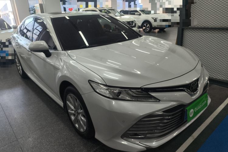 Used Toyota Camry 2019 Revised Version 2.0G Luxury Edition Front Right 45 Deg