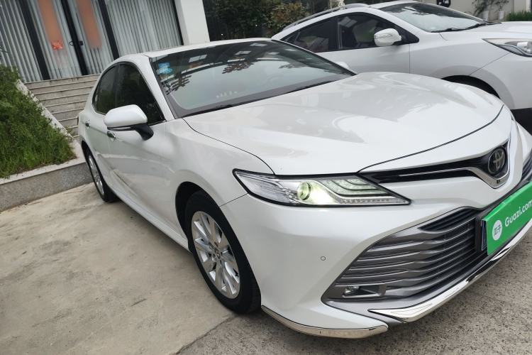 Used Toyota Camry 2019 Revised Version 2.0G Luxury Edition Front Right 45 Deg
