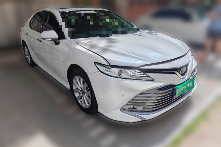Used Toyota Camry 2019 Revised Version 2.0G Luxury Edition Front Right 45 Deg