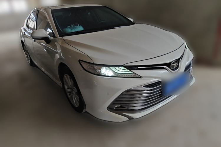 Used Toyota Camry 2019 Revised Version 2.0G Luxury Edition Front Right 45 Deg
