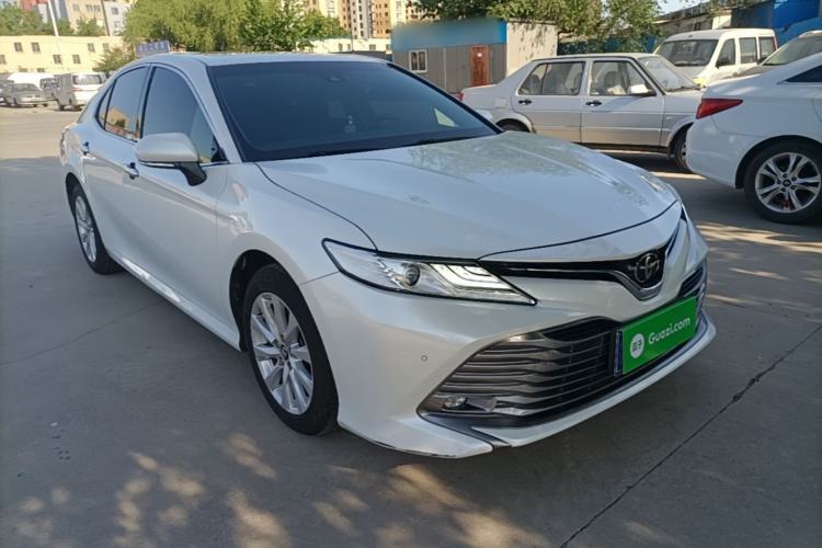 Used Toyota Camry 2019 Revised Version 2.0G Luxury Edition Front Right 45 Deg