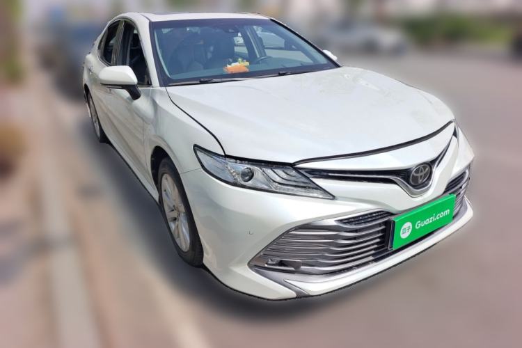 Used Toyota Camry 2019 Revised Version 2.0G Luxury Edition Front Right 45 Deg