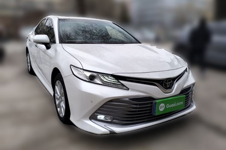Used Toyota Camry 2019 Revised Version 2.0G Luxury Edition Front Right 45 Deg