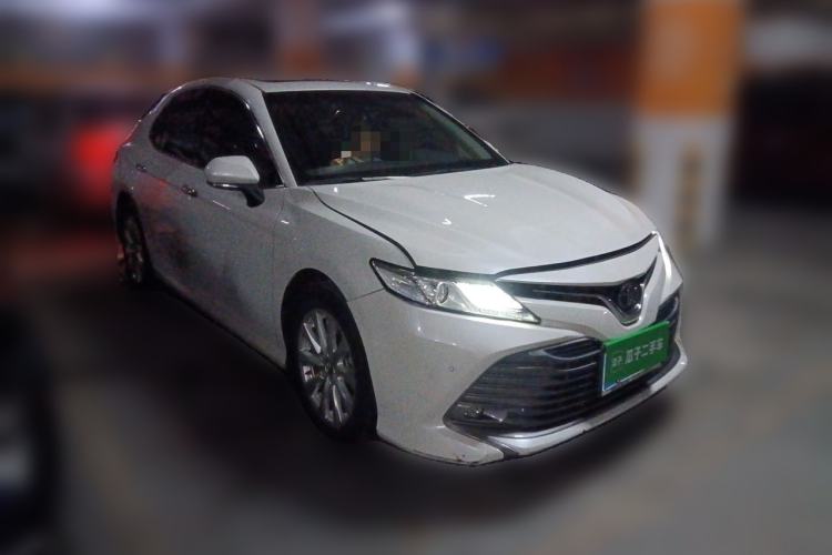 Used Toyota Camry 2019 Revised Version 2.0G Luxury Edition Front Right 45 Deg