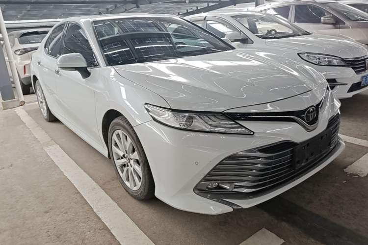 Used Toyota Camry 2019 Revised Version 2.0G Luxury Edition Front Right 45 Deg