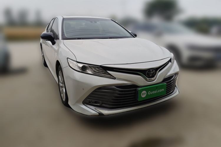 Used Toyota Camry 2019 Revised Version 2.0G Luxury Edition Front Right 45 Deg