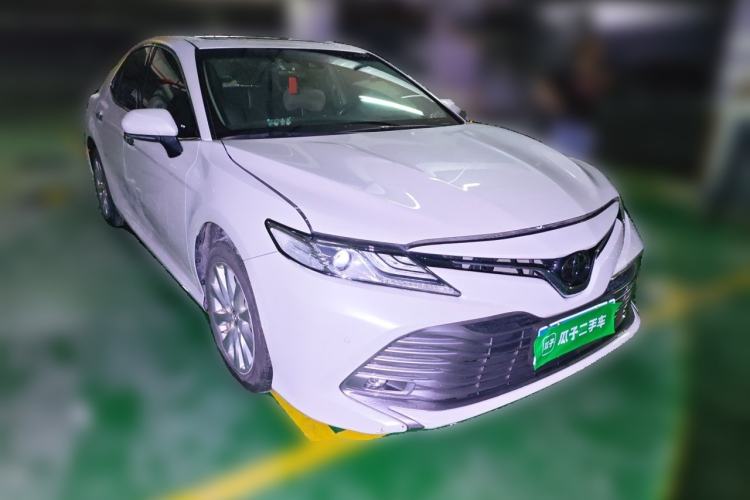Used Toyota Camry 2019 Revised Version 2.0G Luxury Edition Front Right 45 Deg