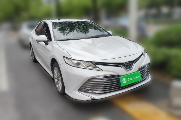 Used Toyota Camry 2019 Revised Version 2.0G Luxury Edition Front Right 45 Deg