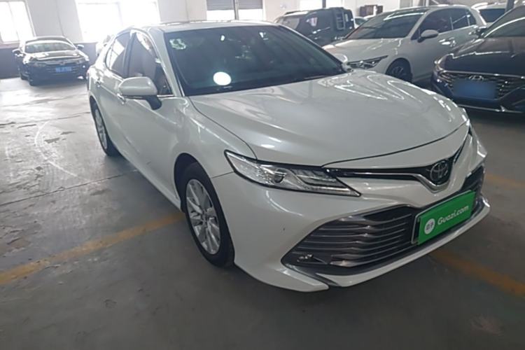Used Toyota Camry 2019 Revised Version 2.0G Luxury Edition Front Right 45 Deg