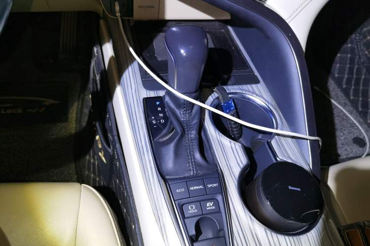 Used Toyota Camry 2019 Dual-Engine 2.5 HG Luxury Edition China VI Standard Gear Lever