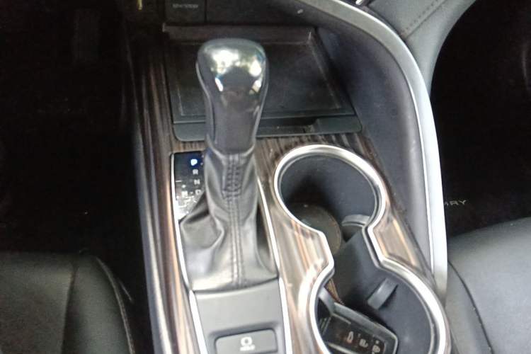 Used Toyota Camry 2019 2.0G Luxury Edition China VI Standard Gear Lever
