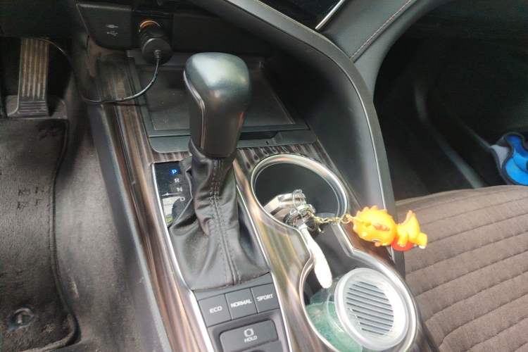 Used Toyota Camry 2019 Revised Version 2.5G Luxury Edition Gear Lever